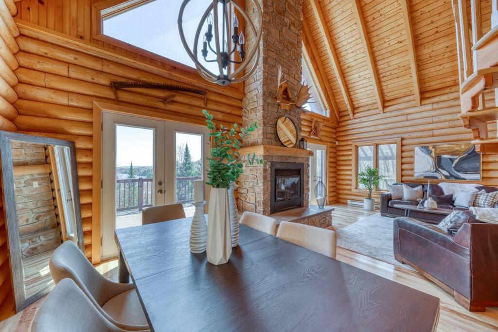 Saint Adolphe D'Howard Le Courchevel Luxe Chalet - Private Pool - Jacuzzi - Ski מראה חיצוני תמונה