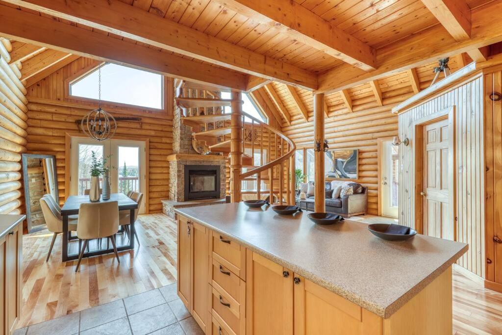Saint Adolphe D'Howard Le Courchevel Luxe Chalet - Private Pool - Jacuzzi - Ski מראה חיצוני תמונה
